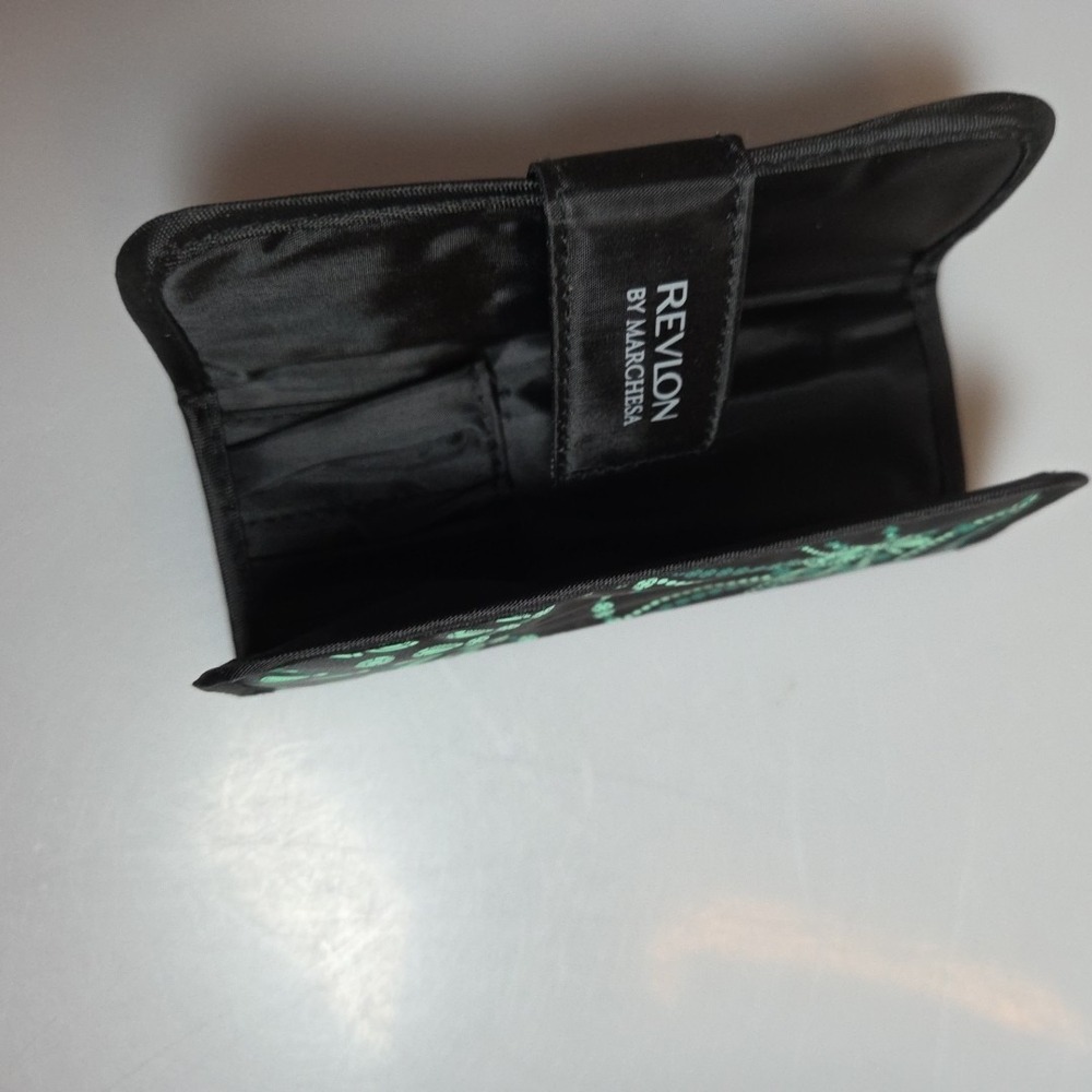 Revlon makeup brush travel case, empty, new - Picture 2 of 3